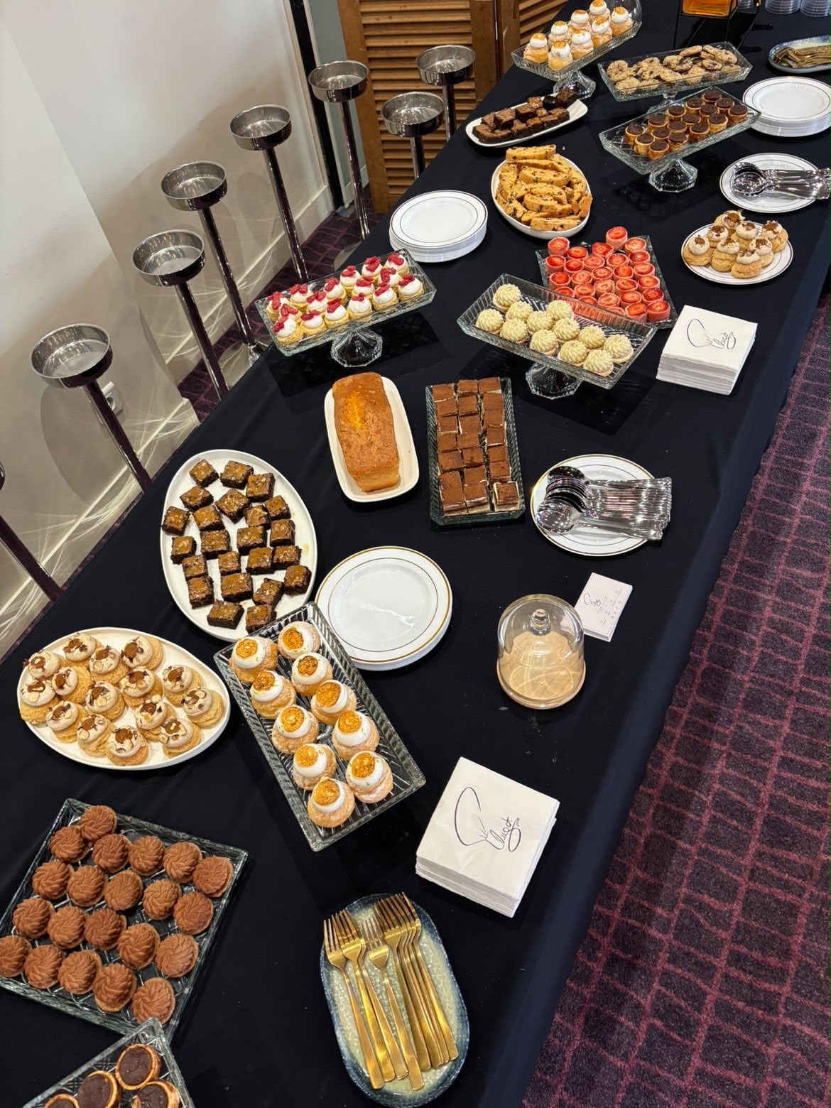 Buffet desserts Ougot, assortiment de pâtisseries